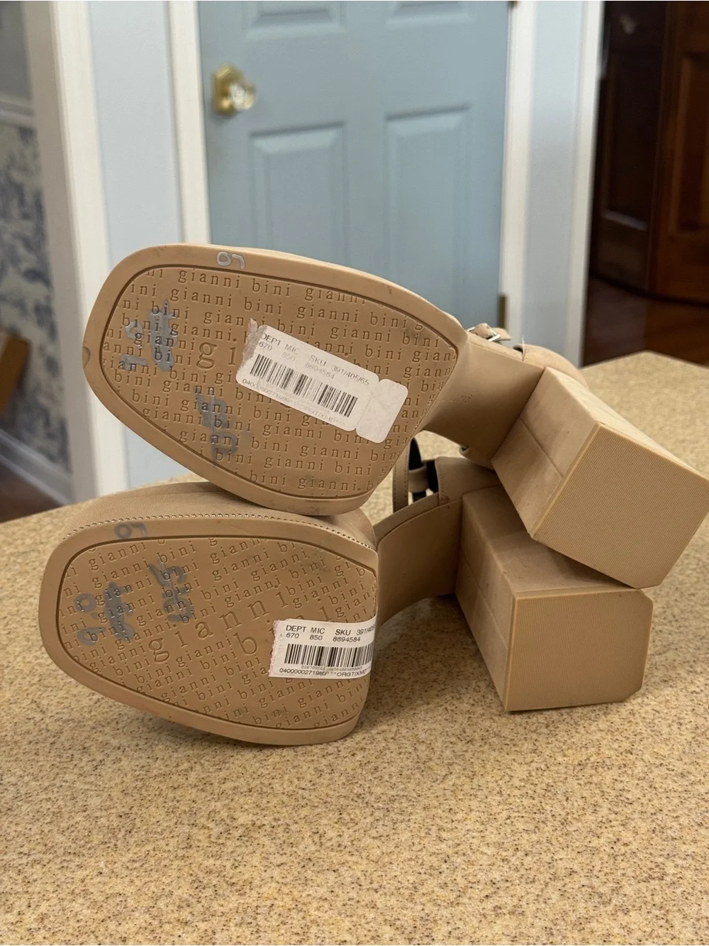Gianni Bini Otten Spanish Sand ankle strap platform pumps 9 New Suede Fabric Zip